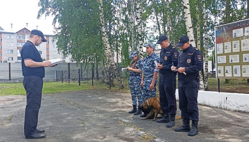 Только тот, кто любит свою службу, может добросовестно и качественно выполнять свои служебные обязанности и быть счастливым человеком