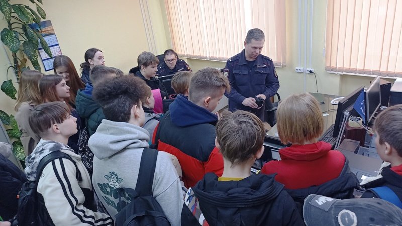 Краснокамские школьники побывали в отделе полиции